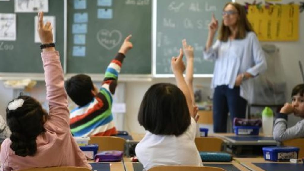 Migrationsdesaster: 44 Taferlklassler fallen in Volksschule durch - politik - exxpress Nachrichten