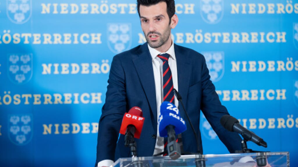 Kein Alkohol, keine Zigaretten: Landbauer (FPÖ) führt landesweit verschärfte Bezahlkarte für Migranten ein - politik - exx...