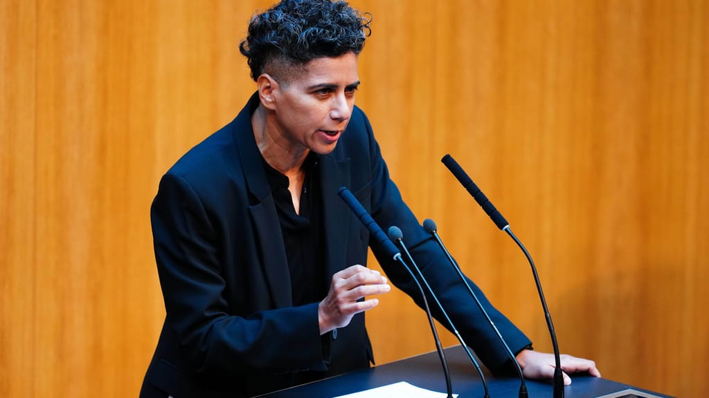 Grüner Protest: Regierung streicht Frauen aus dem Gesetz - politik - exxpress Nachrichten