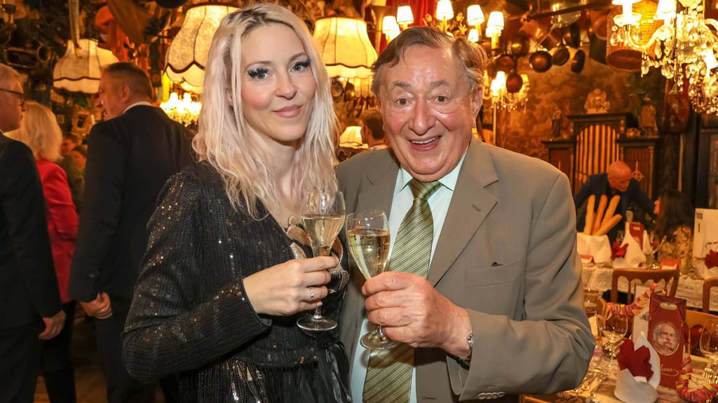 Nächster Schock für Simone Lugner: Nach Kündigung jetzt auch die Freistellung! - lifestyle - exxpress Nachrichten