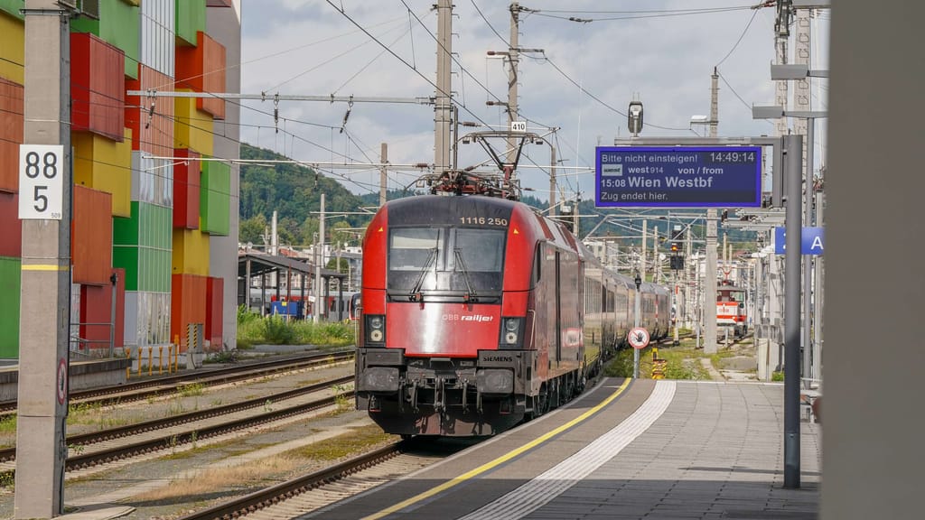 "Allahu Akbar“: Bombenalarm legte Bahnverkehr quer durch Österreich lahm - news - exxpress Nachrichten