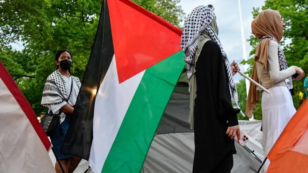 Gewalt-Eskalation bei Pro-Palästina-Demo in Rom: 34 Verletzte, darunter 30 Polizisten - news - exxpress Nachrichten
