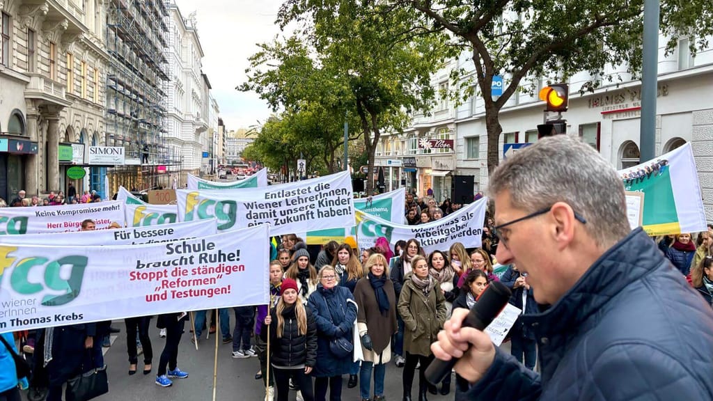 Lehrer-Demo-Chef: „Immer mehr Kinder autistisch, nicht beschulbar oder koten ein“ - politik - exxpress Nachrichten