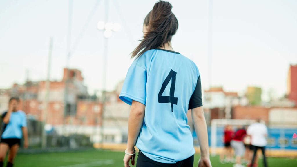 Fußballerin mit Autismus-Verdacht fragt Transgender-Gegnerin: „Bist du ein Mann?“ – lange Sperre droht - sport - exxpress ...