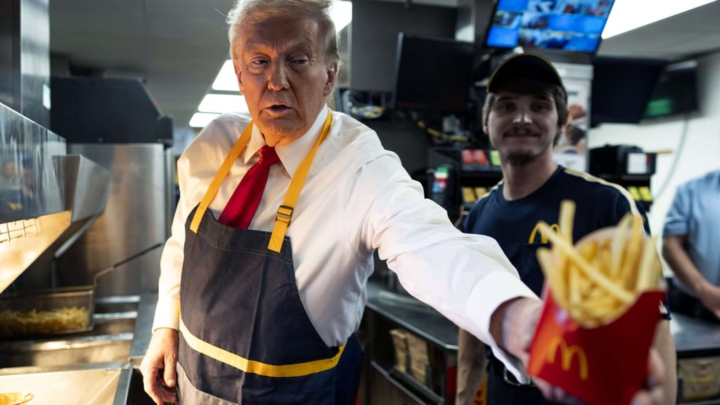 Unbezahlbare Wahlkampf-Bilder: Donald Trump verkauft Pommes bei McDonald’s - politik - exxpress Nachrichten