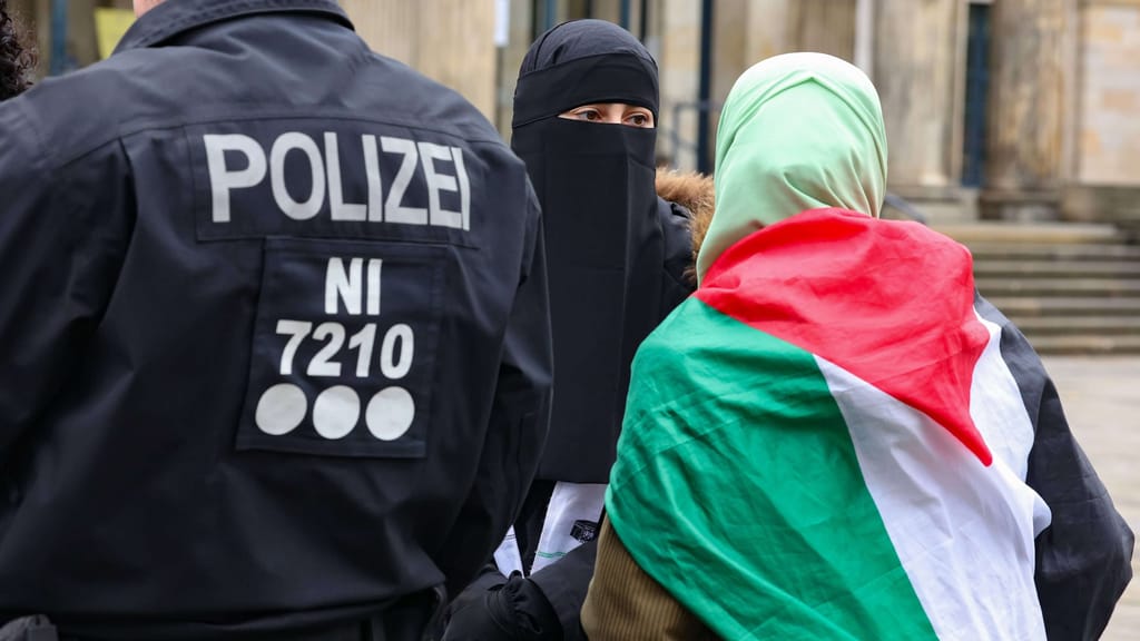 Umfrage: Mehrheit will Zuzug durch Muslime begrenzen - politik - exxpress Nachrichten