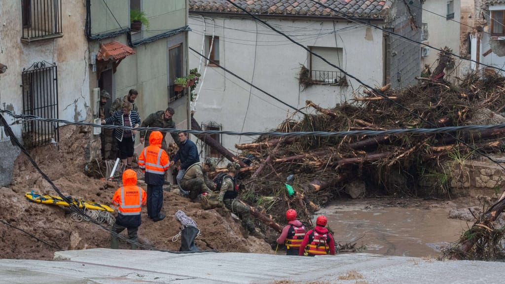 Hochwasser-Katastrophe in Spanien: Eine Nation im Kampf gegen die Fluten - news - exxpress Nachrichten