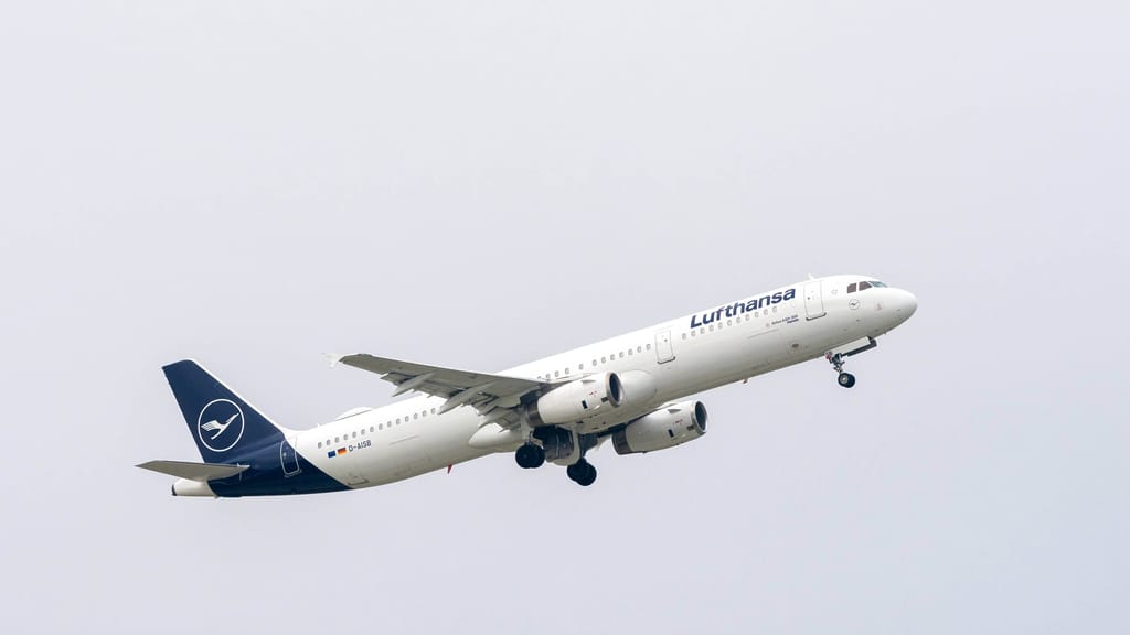 Horrorflug über den Atlantik: Bei Mega-Turbulenzen verletzen sich 11 Menschen - news - exxpress Nachrichten