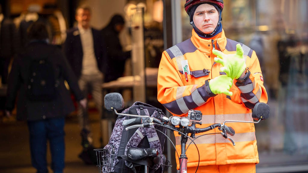 Falschparker aufgepasst: Der „Anzeigenhauptmeister“ ist jetzt in Österreich unterwegs - news - exxpress Nachrichten
