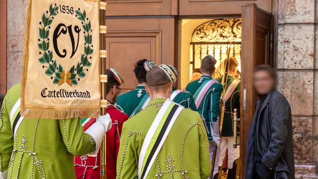 Linker ÖH-Film bezeichnet katholische Studentenverbindungen als „rechtsextrem“ - news - exxpress Nachrichten