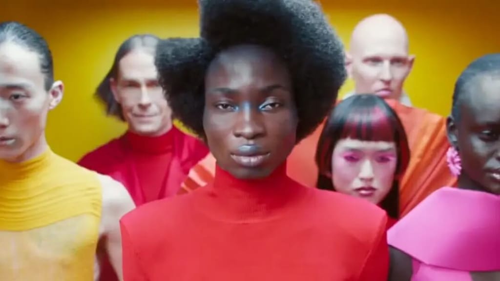 Jaguar auf Selbstzerstörungskurs mit Woke-Werbespot - lifestyle - exxpress Nachrichten