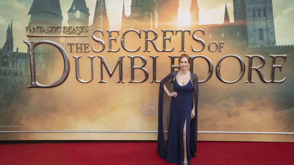 Das Feindbild der Trans-Ideologen: Wie J.K. Rowling standhaft blieb – und der Woke-Wahnsinn nun vor ihr kapituliert - life...