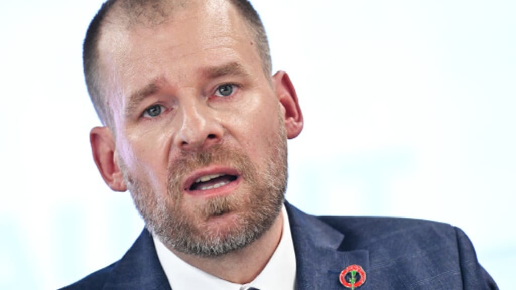 "Ich bin ein Impfopfer": Rudi Fußi überrascht jetzt alle - politik - exxpress Nachrichten