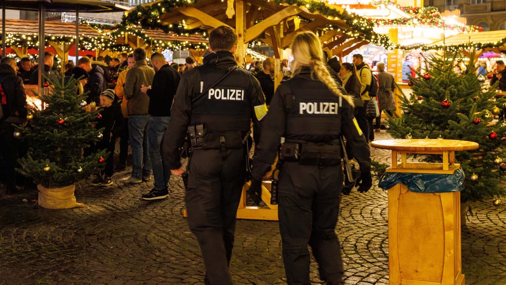 NÖ-Polizei verstärkt Präsenz auf Christkindlmärkten - politik - exxpress Nachrichten