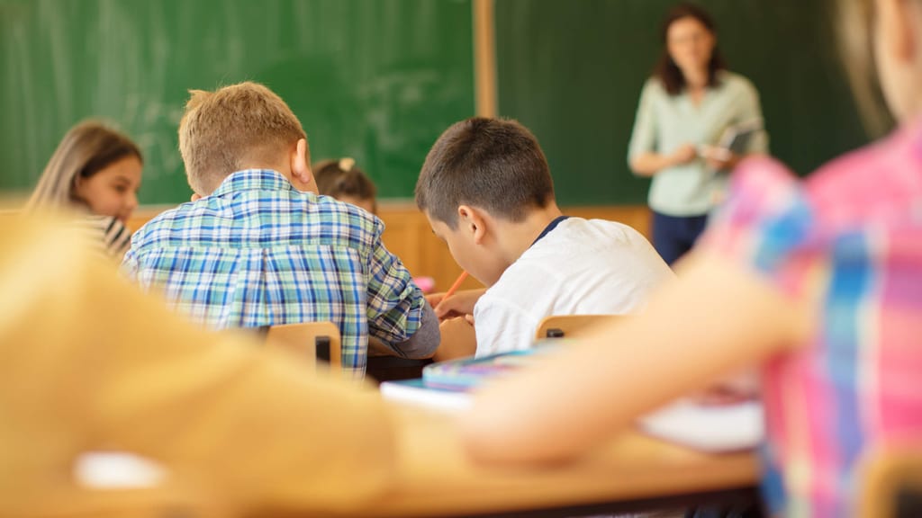 Schule sorgt für Aufregung: „Sexlexikon“ an Zehnjährige verteilt - politik - exxpress Nachrichten