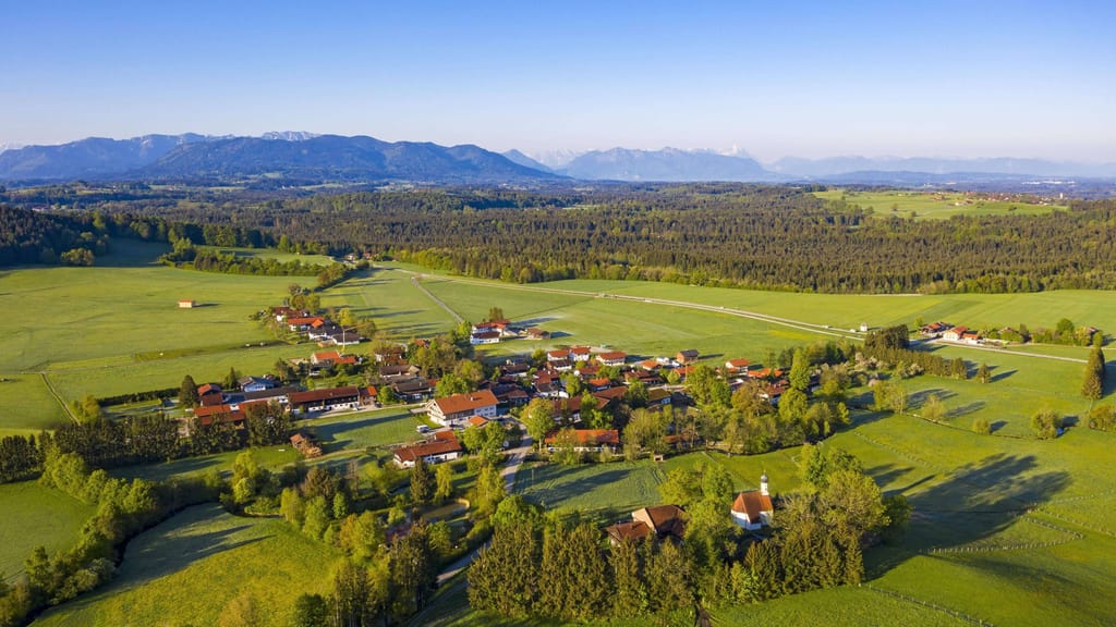 280-Seelen-Dorf wehrt sich gegen Asylunterkunft für 130 Migranten - news - exxpress Nachrichten