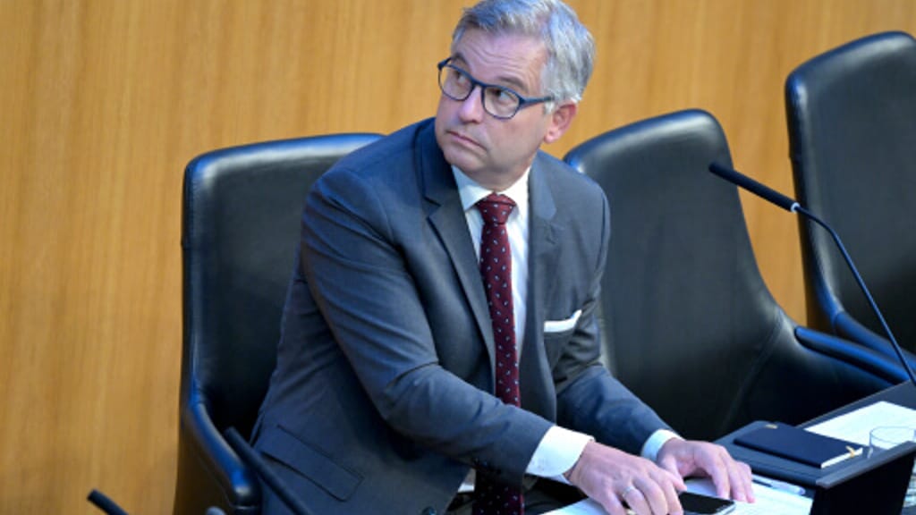 Finanzminister Brunner hat einfach „zu viel ausgegeben" - politik - exxpress Nachrichten