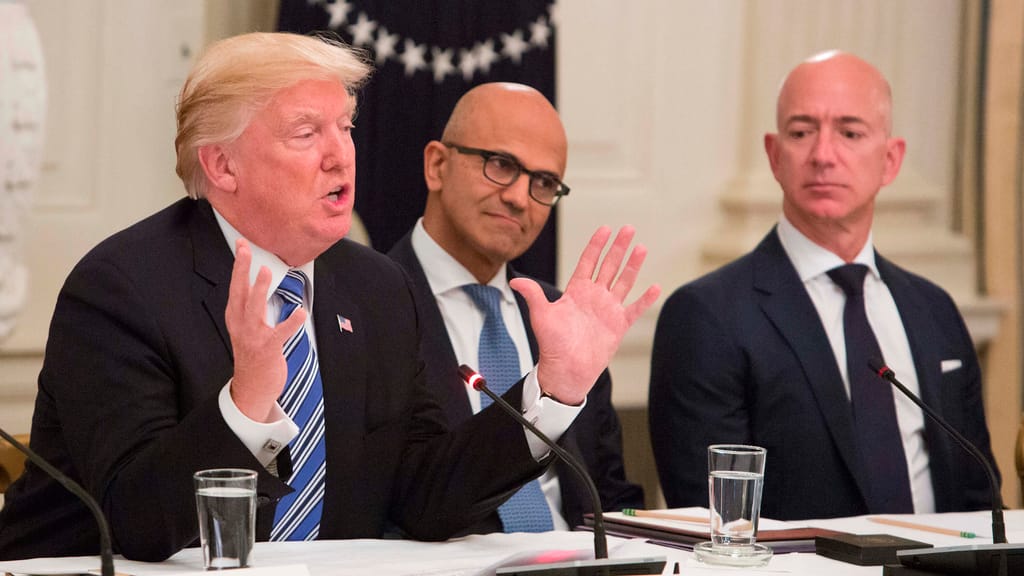 Amazon-Gründer Jeff Bezos: Vom Kritiker zum Trump-Unterstützer - economy - exxpress Nachrichten
