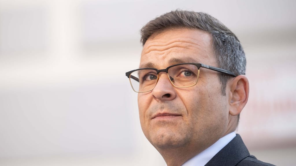 Grosz zur Nulllohnrunde: „Politiker müssen Verantwortung für ihr Versagen übernehmen“ - politik - exxpress Nachrichten