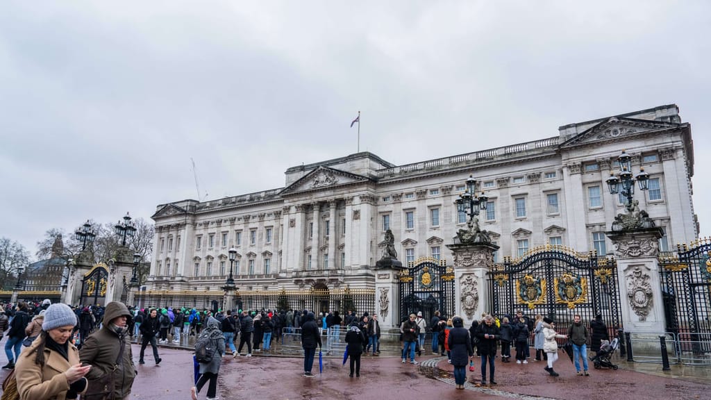 Schlägerei bei Weihnachtsfeier von Buckingham-Palast-Mitarbeitern - news - exxpress Nachrichten
