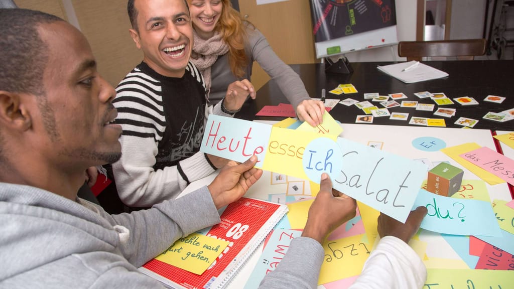 OÖ: Flüchtlinge verweigern Deutschkurse wegen weiblichem Lehrpersonal - news - exxpress Nachrichten
