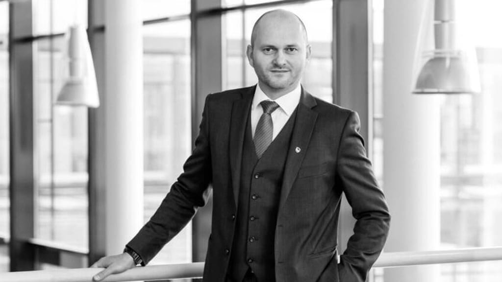 Tragischer Tod im Wellness-Hotel: FH-Chef plötzlich verstorben - news - exxpress Nachrichten