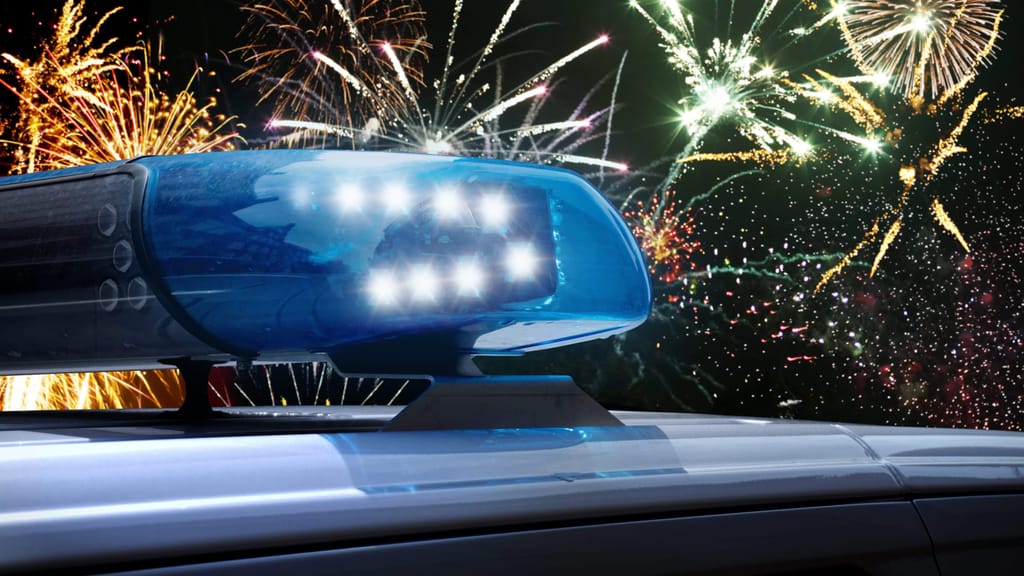 Linke Randale statt friedlicher Silvester-Party! 330 Festnahmen in Berlin +++ Chaoten attackieren Polizei in München +++ A...