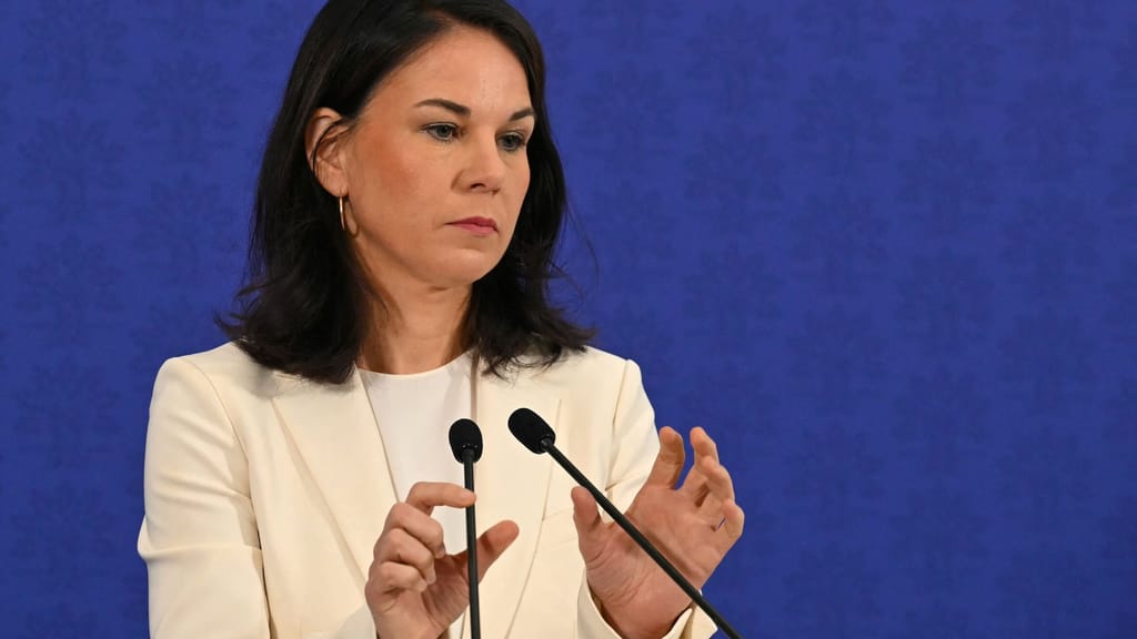 Spott über Grüne: Geisel-Deal mit Hamas sei dank Diplomatie von Baerbock gelungen - politik - exxpress Nachrichten