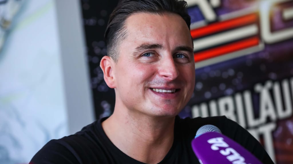 Erwischt! Andreas Gabalier zeigt sich Arm in Arm mit Playboy-Häschen - lifestyle - exxpress Nachrichten