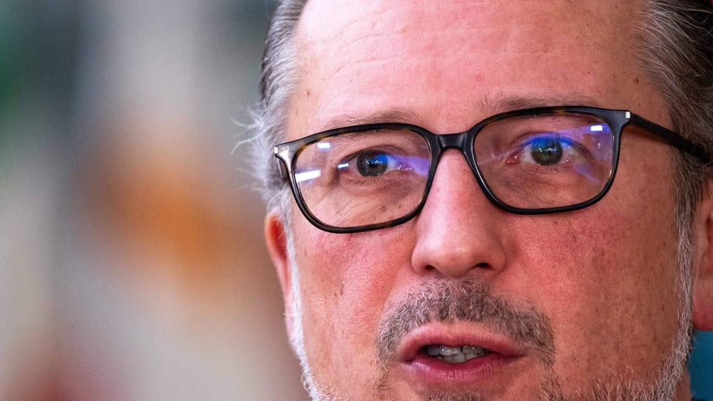 Schallenberg widerspricht Merz: Nein zur Abweisung von Asylwerbern an deutscher Grenze - politik - exxpress Nachrichten