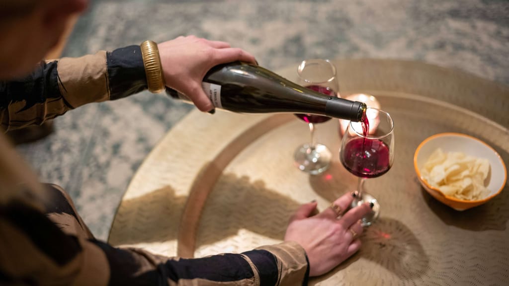 Drogenbericht 2024: Alkoholkonsum von 15 Prozent der Österreicher bedenklich - news - exxpress Nachrichten