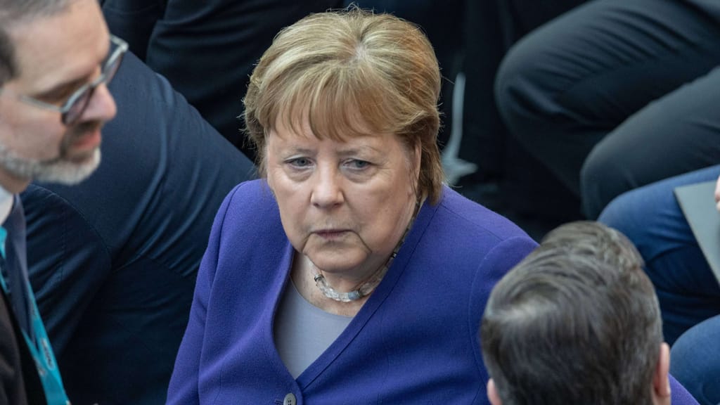 Merkel attackiert Merz wegen Mehrheit mit der AfD - politik - exxpress Nachrichten