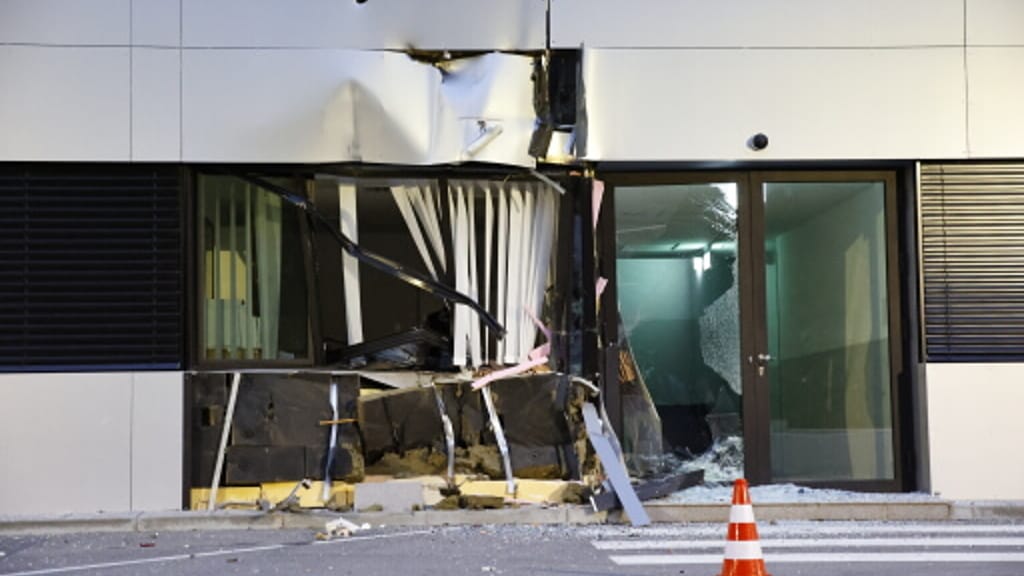 Mit Lkw gegen Kirche gefahren: Mann gesteht "Amokfahrt" - news - exxpress Nachrichten