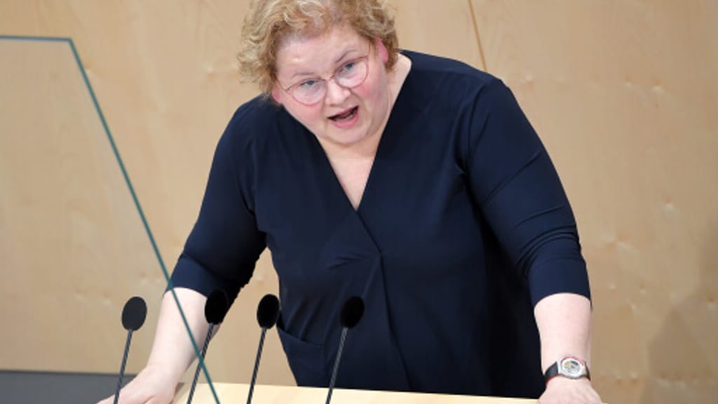 Künftige SPÖ-Arbeitsministerin hat "noch keinen Tag in Privatwirtschaft gearbeitet" - politik - exxpress Nachrichten