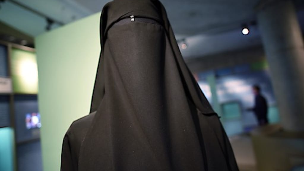 Zadics Abschiedspräsent: IS-Bräute nach Österreich geflogen - news - exxpress Nachrichten