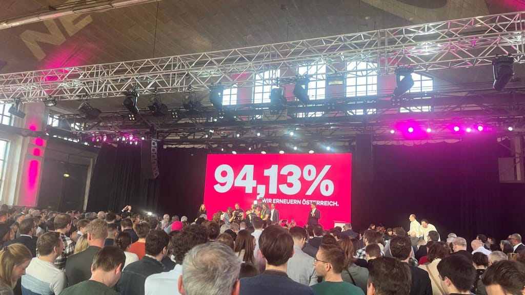 „Viele schlaflose Nächte“: Neos stimmen trotz Kritik mit 94 % für Austro-Ampel - politik - exxpress Nachrichten