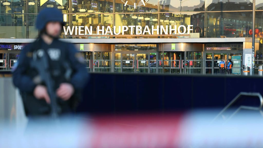 Bombendrohung in Wien! Hauptbahnhof evakuiert – Großeinsatz der Polizei - news - exxpress Nachrichten