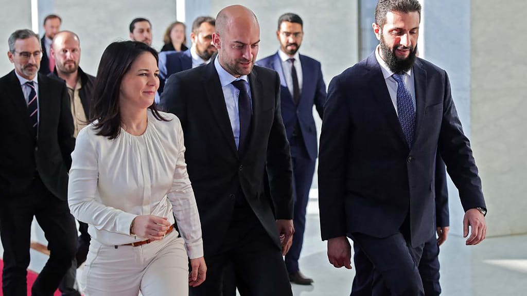 Eben noch begrüßte Annalena Baerbock die Islamisten-Schlächter mit Salam Aleikum - politik - exxpress Nachrichten