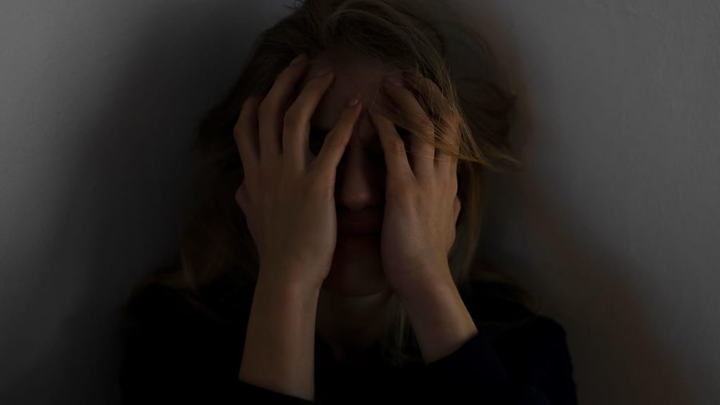 Es reicht! Migrantenbande quält und vergewaltigt Pädagogin (29) – ein Jahr Hölle - news - exxpress Nachrichten