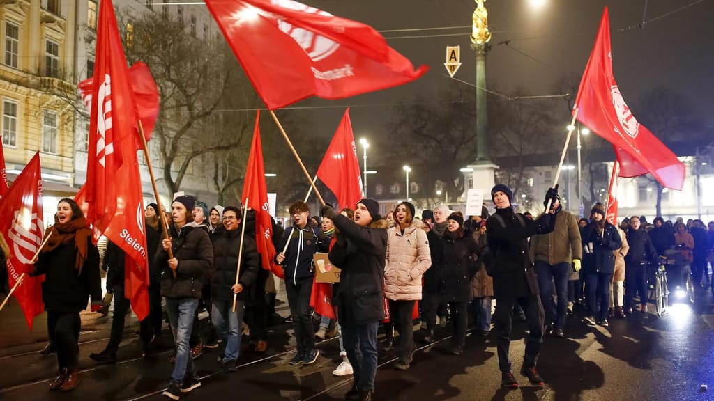 Schlag gegen Akademikerball-Angreifer: Nun sieben Festnahmen, darunter Deutsche - news - exxpress Nachrichten
