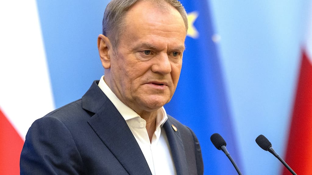 Polens Opposition schlägt Alarm: „EU will Kontrolle über unsere Armee übernehmen“ - politik - exxpress Nachrichten