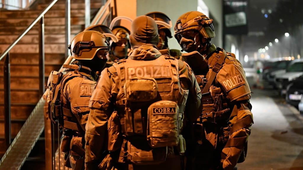 „Venator“ schlägt zu: Razzien in sieben Bundesländern – Grund bleibt geheim - news - exxpress Nachrichten