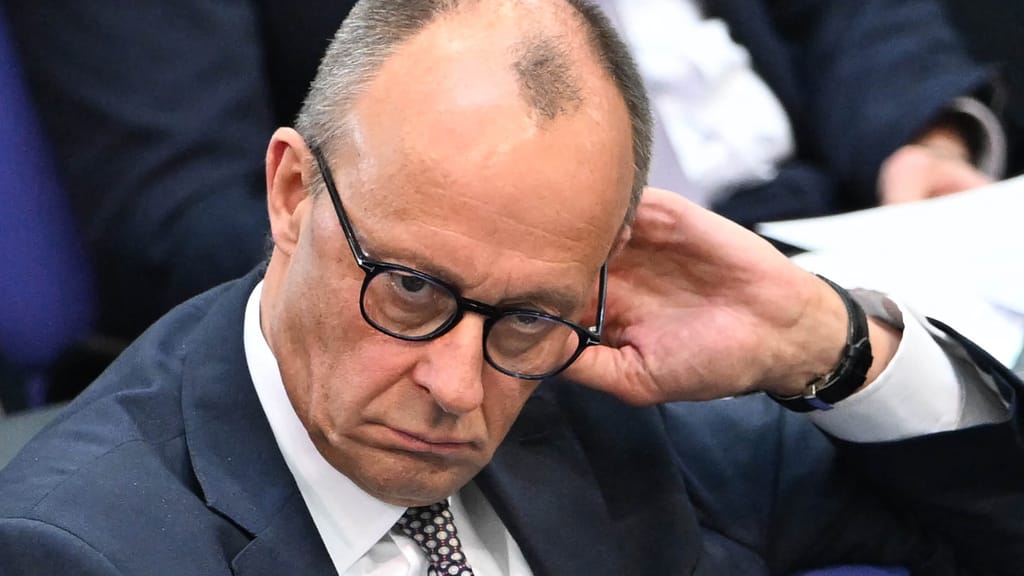 Merz taumelt, AfD rückt näher: Nur noch drei Prozent Abstand zu CDU/CSU - politik - exxpress Nachrichten