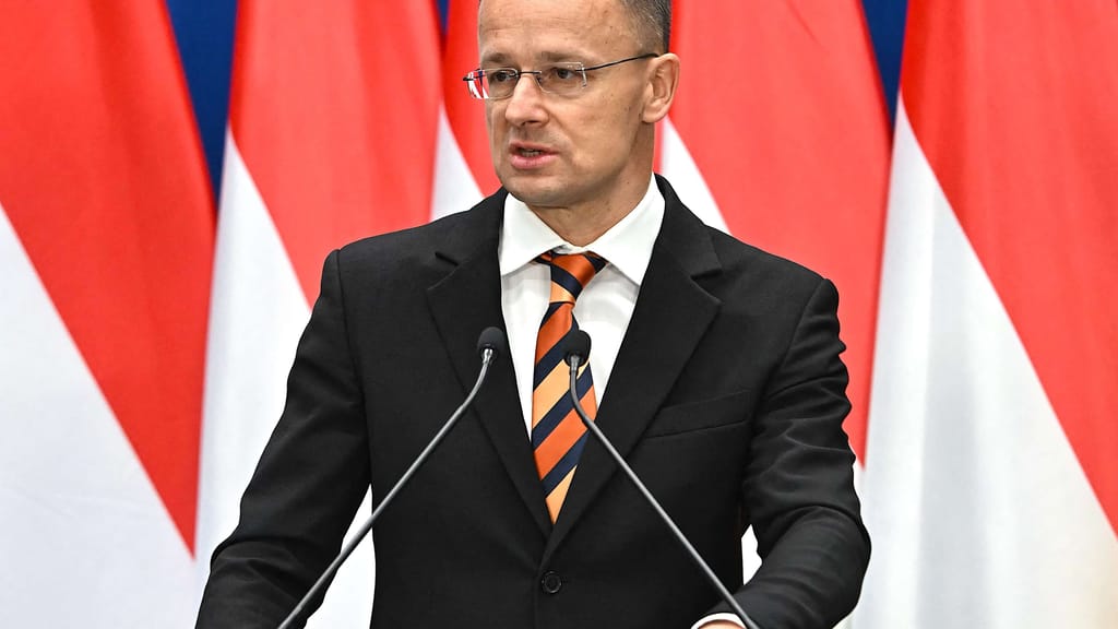 Ungarns Außenminister schlägt Alarm: Brüssel plant einen Krieg - politik - exxpress Nachrichten