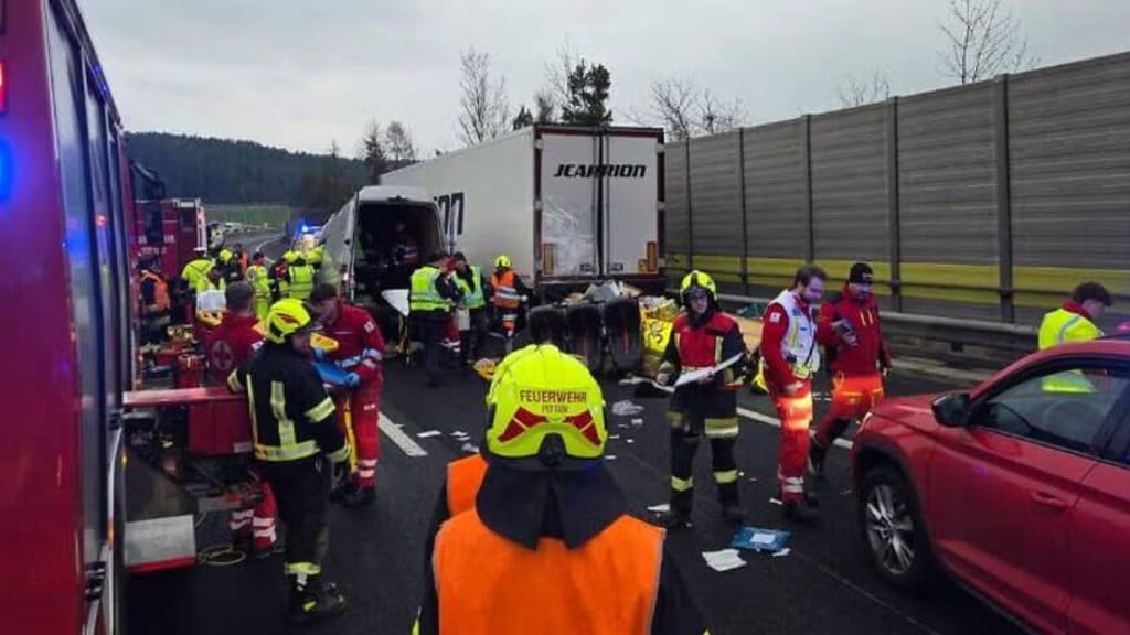 Horror-Crash auf A2: Mehrere Tote nach Kollision mit Lkw - news - exxpress Nachrichten