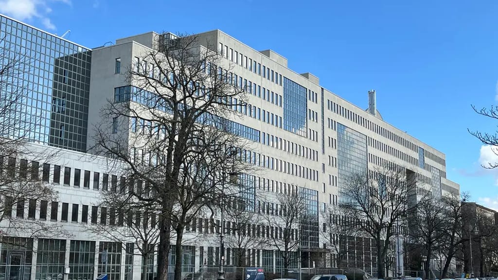 Irre Rechnung: Asyl-Koloss für 1.500 Migranten kostet 165 Millionen Euro - news - exxpress Nachrichten