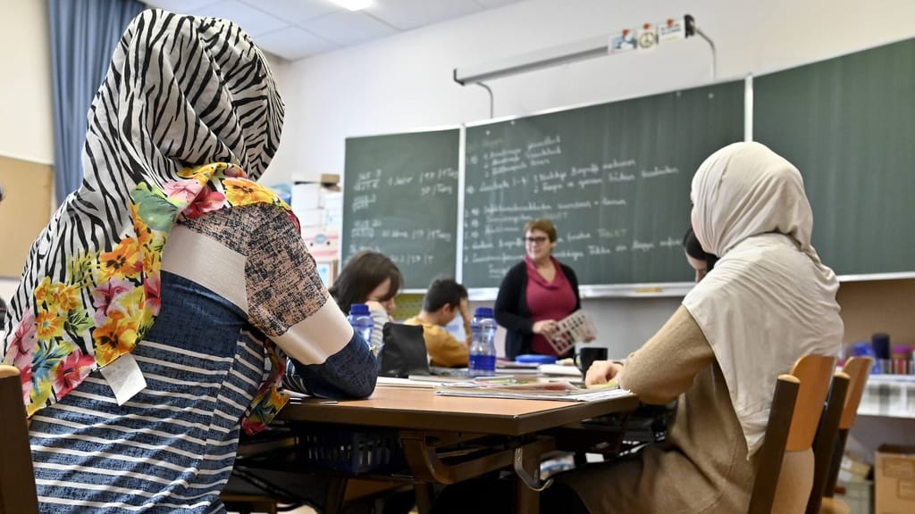 Noch mehr Lehrer packen aus: „Alles gratis – aber Deutsch? Nein, danke!“ - news - exxpress Nachrichten