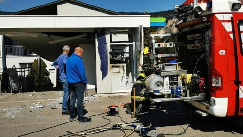 Großfahndung: Bankomat gesprengt – Täter flüchtig - news - exxpress Nachrichten