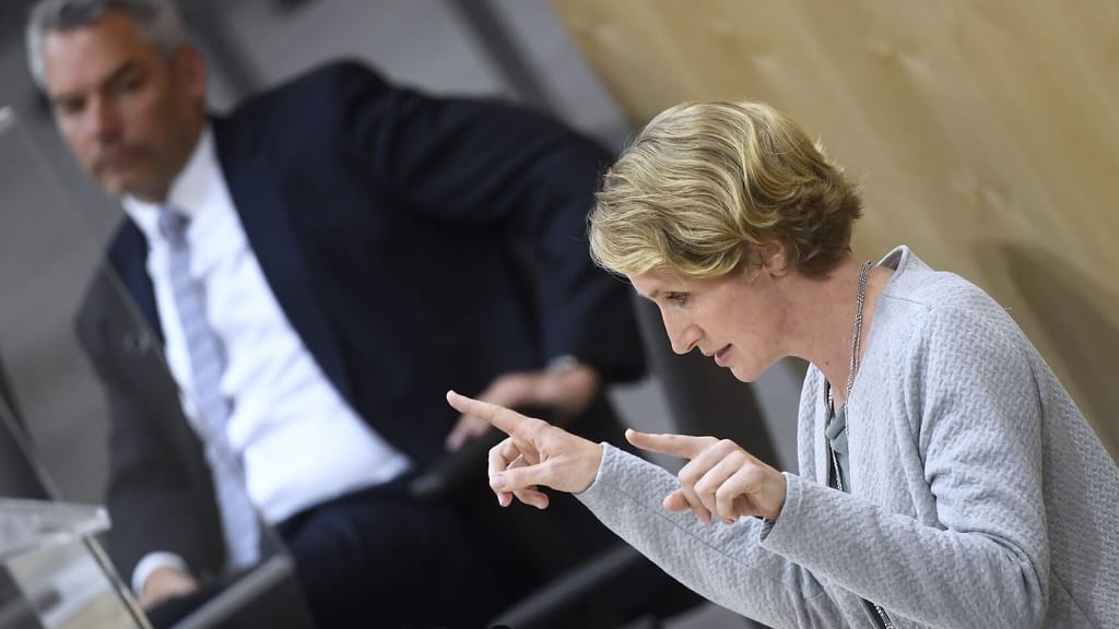 Erster Regierungskrach? Neos blamiert nach Nehammer-Postenschacher - politik - exxpress Nachrichten