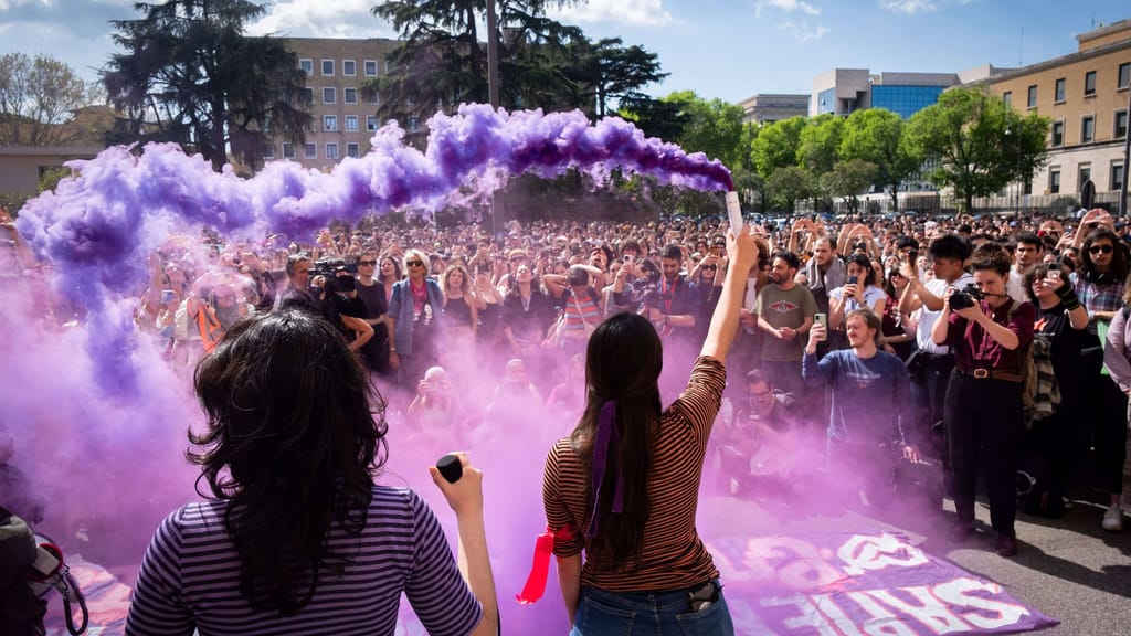 Tausende bei Demonstration gegen Femizide in Italien - news - exxpress Nachrichten